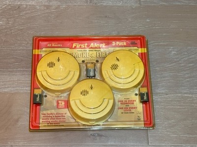 Vtg First Alert Smoke & Fire Alarm SA67CN3 Display Case Ionization Model set (3)
