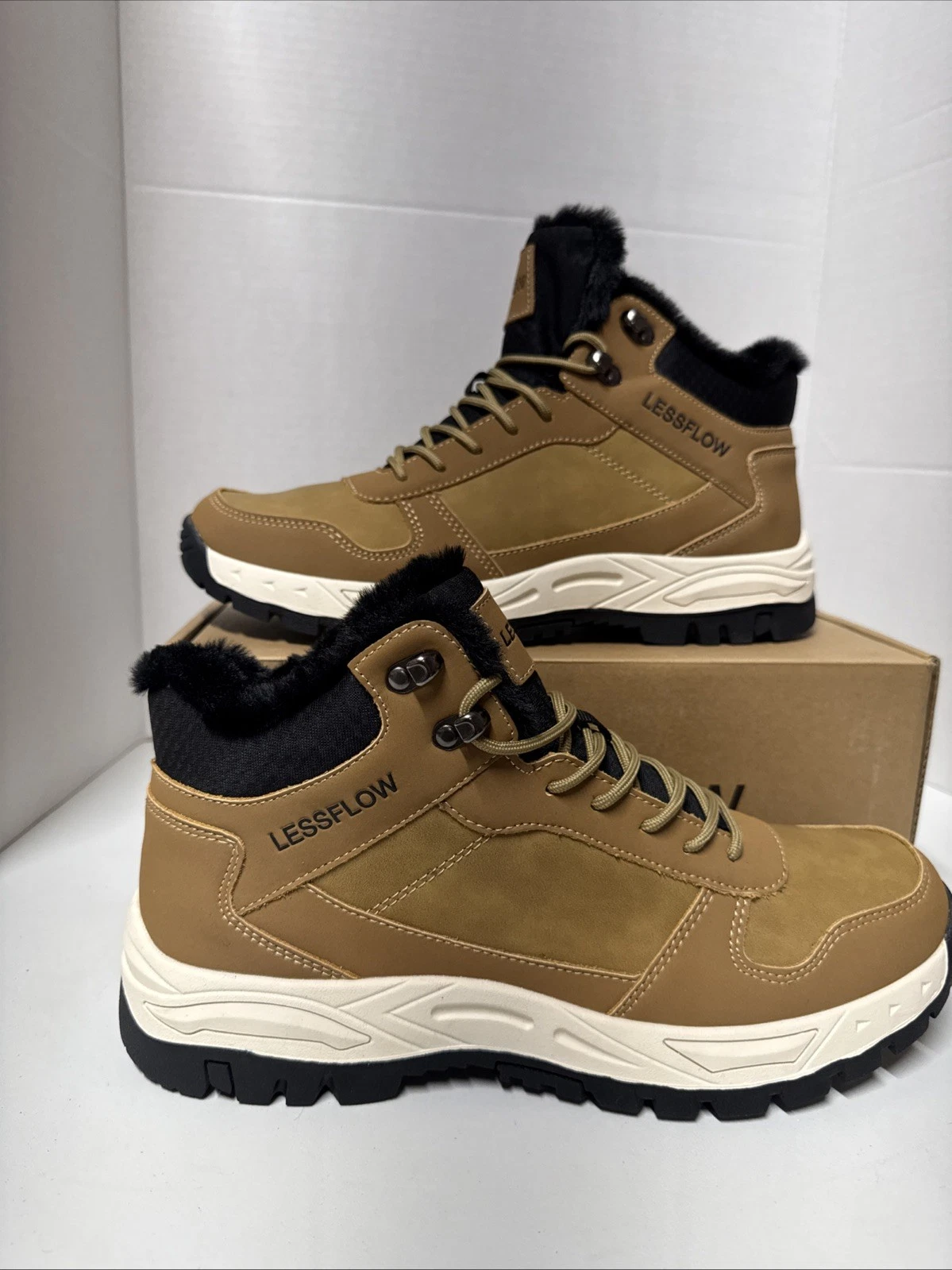 LESSFLOW, Men’s Size 9.5M - Buck Softlined Winter Boots - Camel Brown - NIB