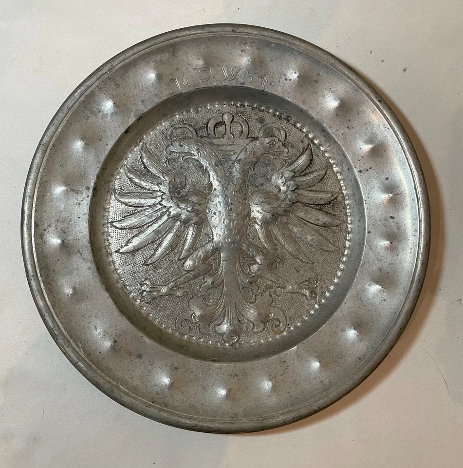 Plato de cena raro antiguo 1634 siglo XVII grabado a mano forjado peltre águila Foto 4 de 4