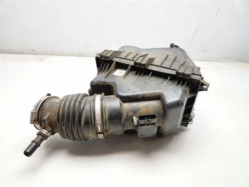 Purificador de aire Mazda 6 2009-2013 2,5 L bajas emisiones OEM L52013300B Foto 3 de 4