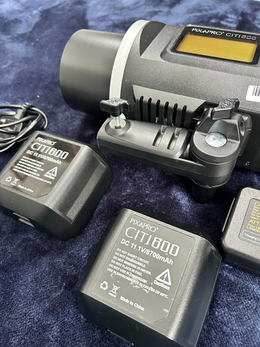 pixapro/godox CITI 600 flash unit with two batteries - Picture 3 of 5