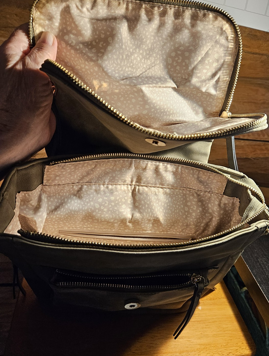 Violet Ray Retangular Shoulder/Handle Handbag/Tot… - image 9