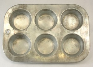 Comet-Aluminum-6-Place-Muffin-Tin-Made-In-USA-Vintage-Bakeware