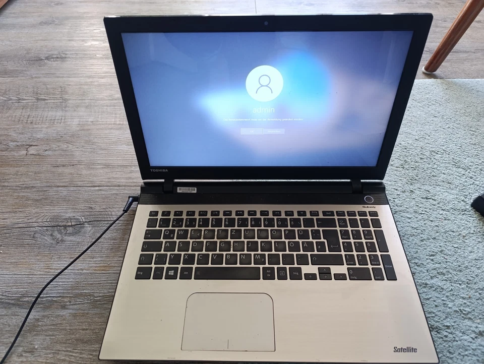 Laptop Toshiba 15zoll Bildschirm - Bild 2 von 4
