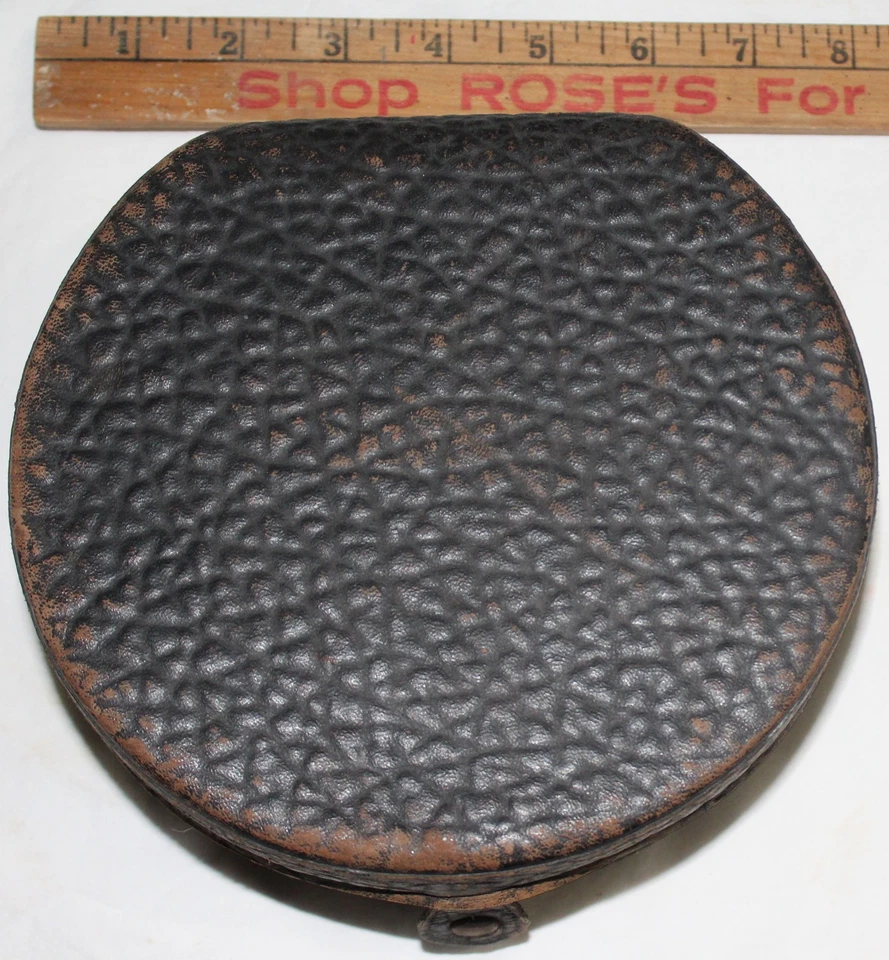 Vintage Leather Men’s Collar Case W/Collars - Image 2 of 2