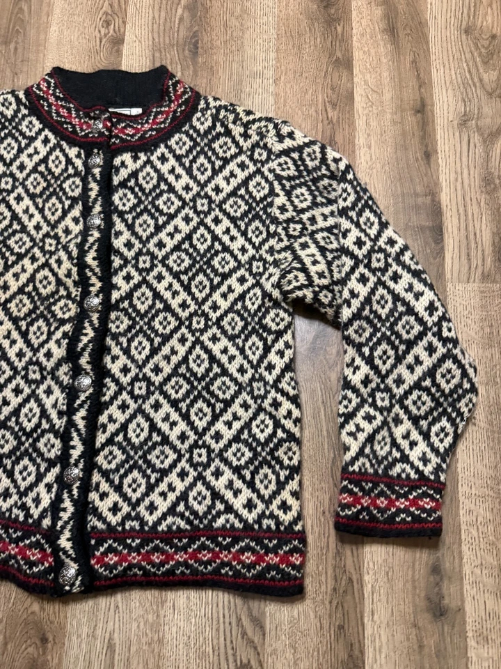 Vintage L.L. Cardigã Bean Sweater Feminino Tamanho G Branco Preto Botão Ilha Justa - Imagem 4 de 4