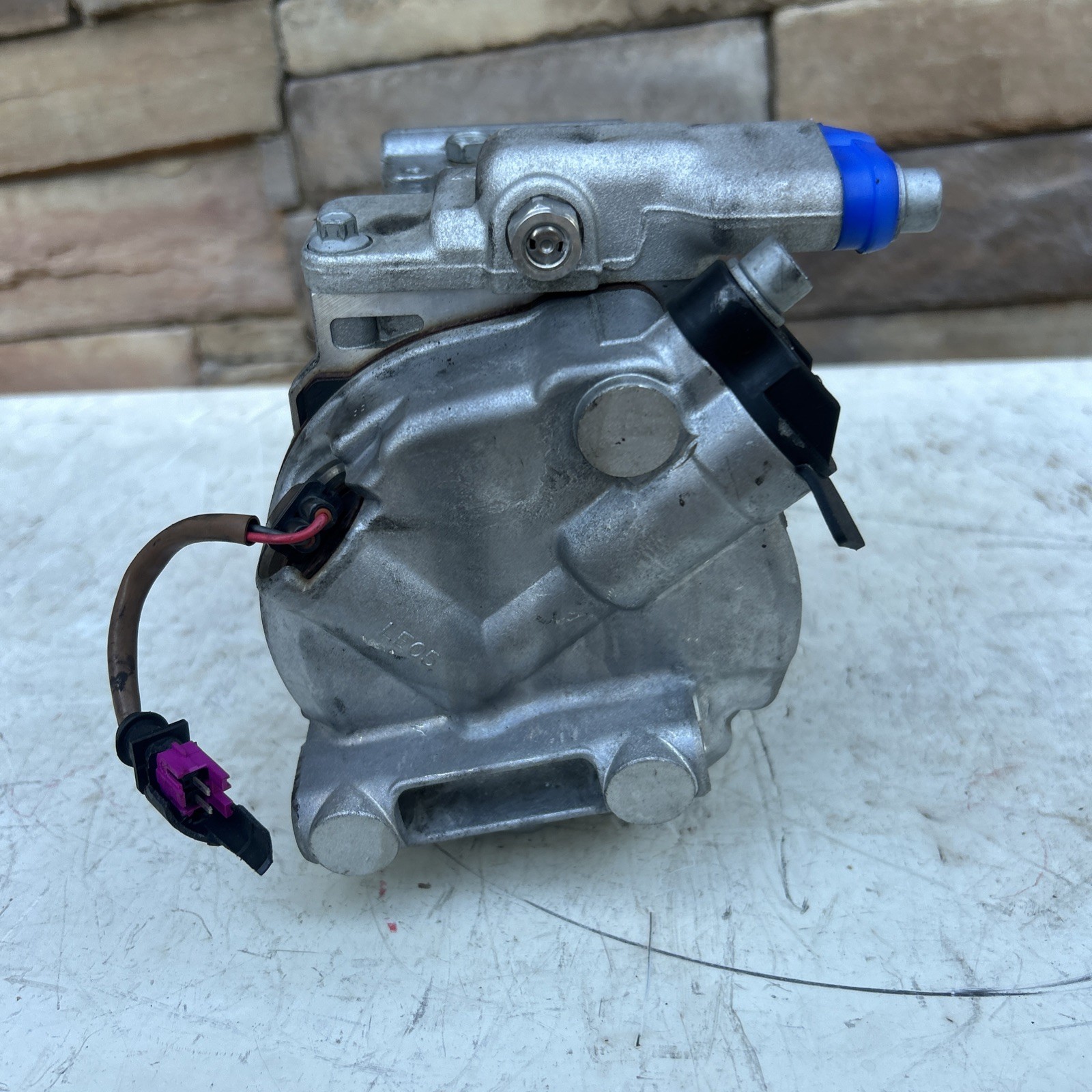 Lamborghini Aventador Compressor with bracket P/N 8K0260805H