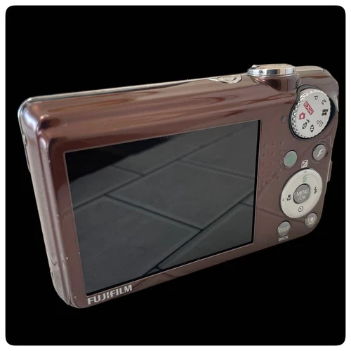 Fujifilm Finepix F70 EXR Compact Digital Camera Brown + Battery & Charger, Test - Picture 5 of 8