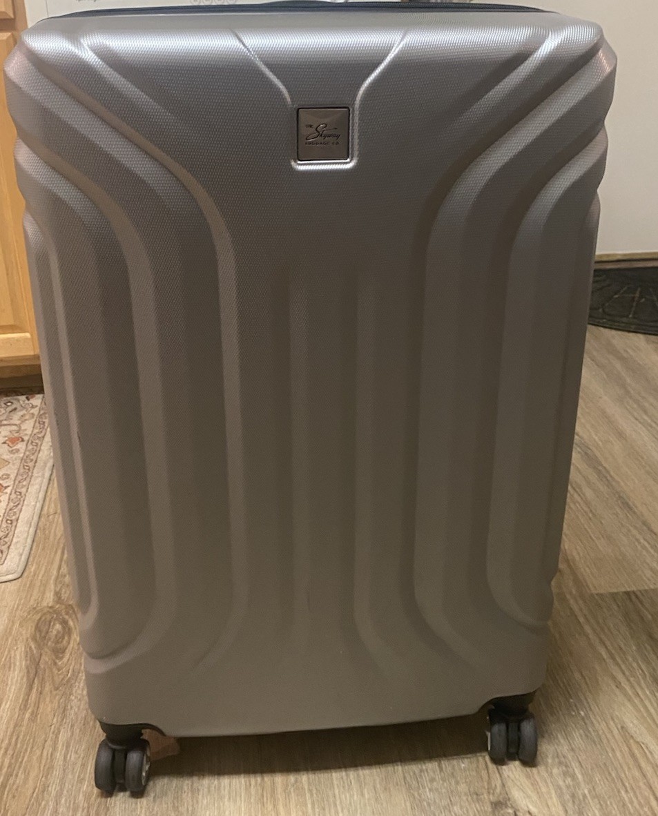 Skyway Nimbus 4.0 Expandable, Durable Hardside Spinner, Ligh