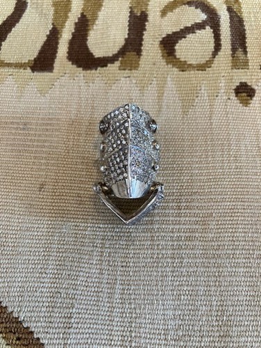 PRE-LOVED VIVIENNE WESTWOOD UNISEX SWAROVSKI CRYSTAL ARMOUR RING SIZE XS - Picture 9 of 9
