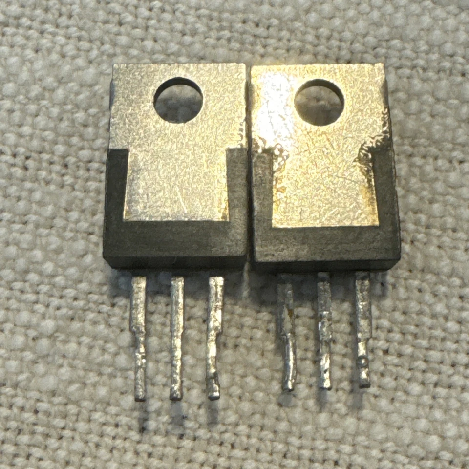 AC08F NEC TRIAC TO-220 QTY 2 8 AMP 400V - Vintage Parts - Image 3 of 3