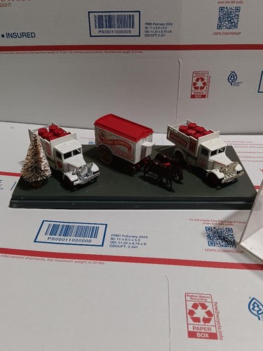 REVELL 1994 Model BUDWEISER KING BEERS WATNEYS HORSE WAGON TRUCK CHRISTMAS THEME - Picture 3 of 3