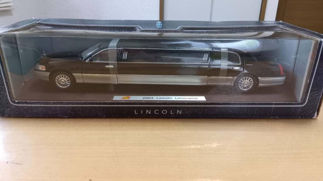 2003 Lincoln Town Car Limousine 320mm Length Model Car Collectible