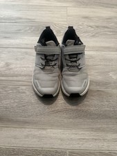 On Cloud Play Glacier/White Kids Size 2