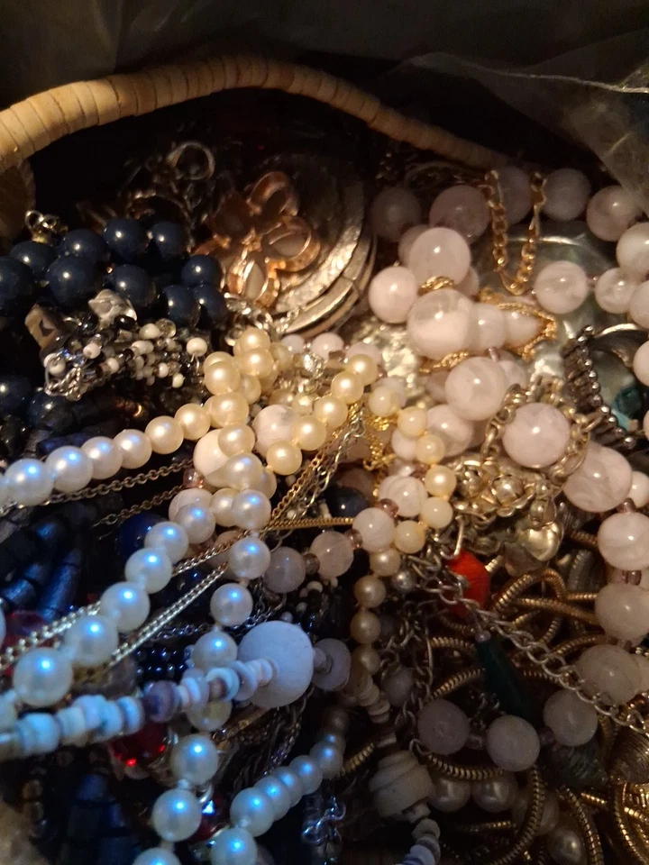  Costume Jewelry Lot – Necklaces, Bracelets, Earrings – Mixed Styles 7.4 lbs - Image 3 of 4