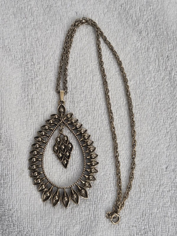 Vintage 1974 Sarah Coventry Aloha Necklace Goldtone Pineapple
