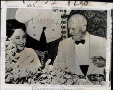 1960 Press Photo President Eisenhower with Mrs. Juscelino Kubitschek in Brazil