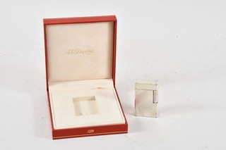 Q39E99 ST Dupont Paris Feuerzeug 16CLC85 versilbert mit Box