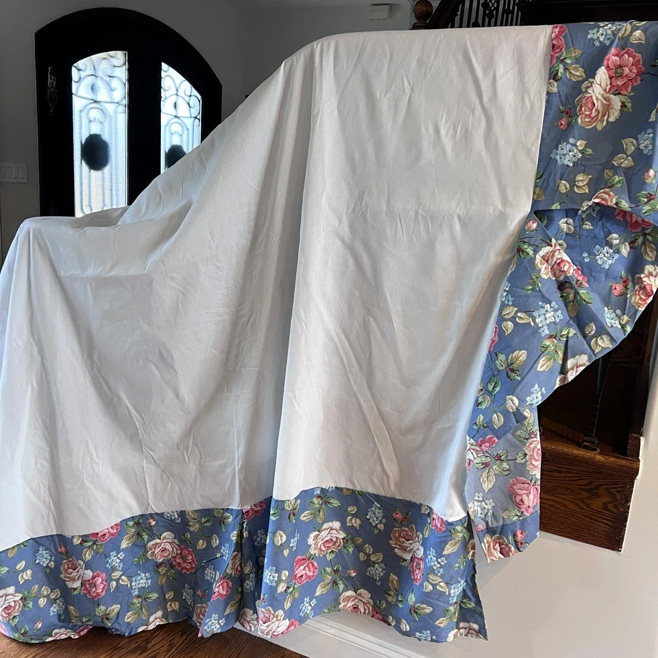 Falda y almohada de colección Martha Stewart Queen con volantes falsos cabaña floral azul rosa EE. UU. Foto 3 de 4