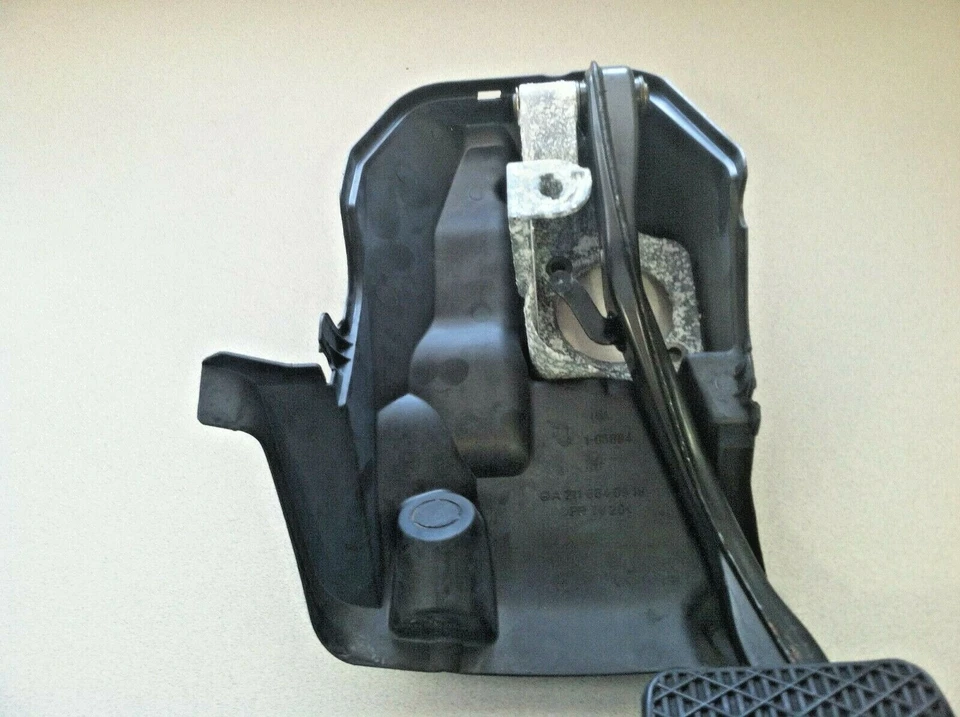 MERCEDES-BENZ E320 E350 E500 W211 2002-2009 ~ PEDAL FRENO Foto 2 de 4