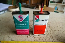 Vintage Pair Singer Sewing Machine Oil Cans Nice! Lot 25-18-5-ec
