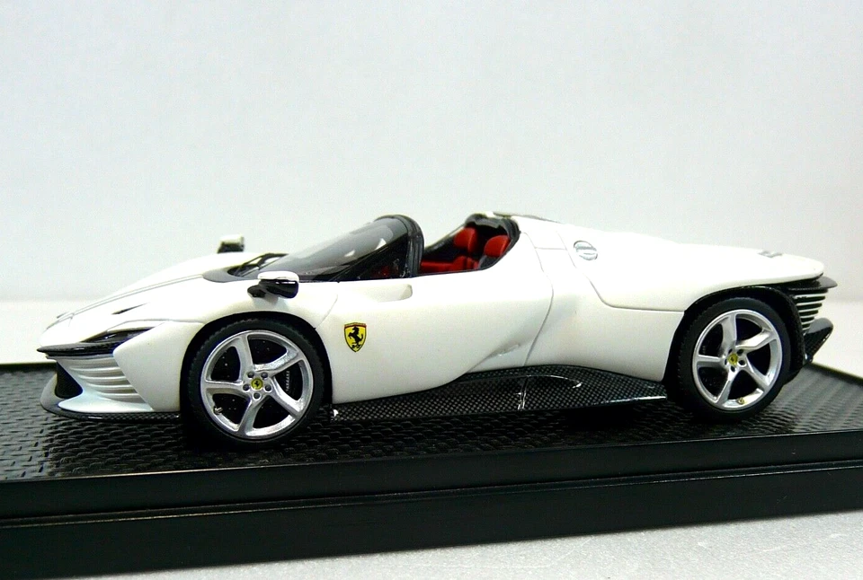 FERRARI Daytona SP3 serie ICONA Bianco LTD BBR MODELS 1:43 - Immagine 3 di 4
