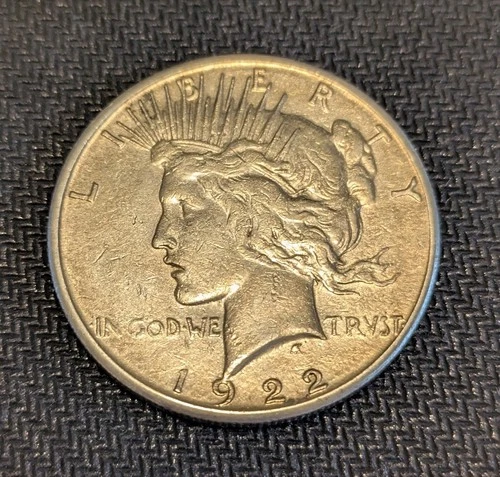 (1) Peace Silver Dollar 1922-S -  Premium Grade X-Fine - Nice w/ feathers