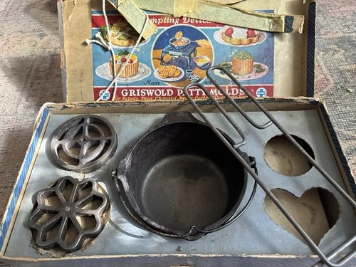 RARE 5 pc GRISWOLD Patty Mold Antique Vtg Cast Iron Set w/ Box Read!