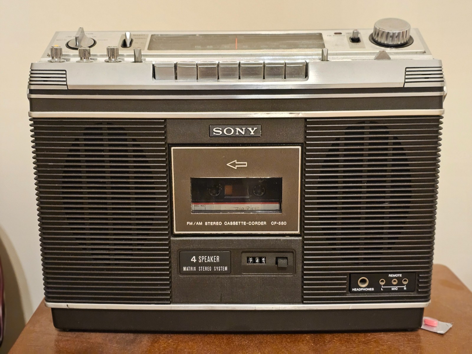 SONY CF-580. SONY FLAGSHIP CASSETE RADIO WITH PHONO.