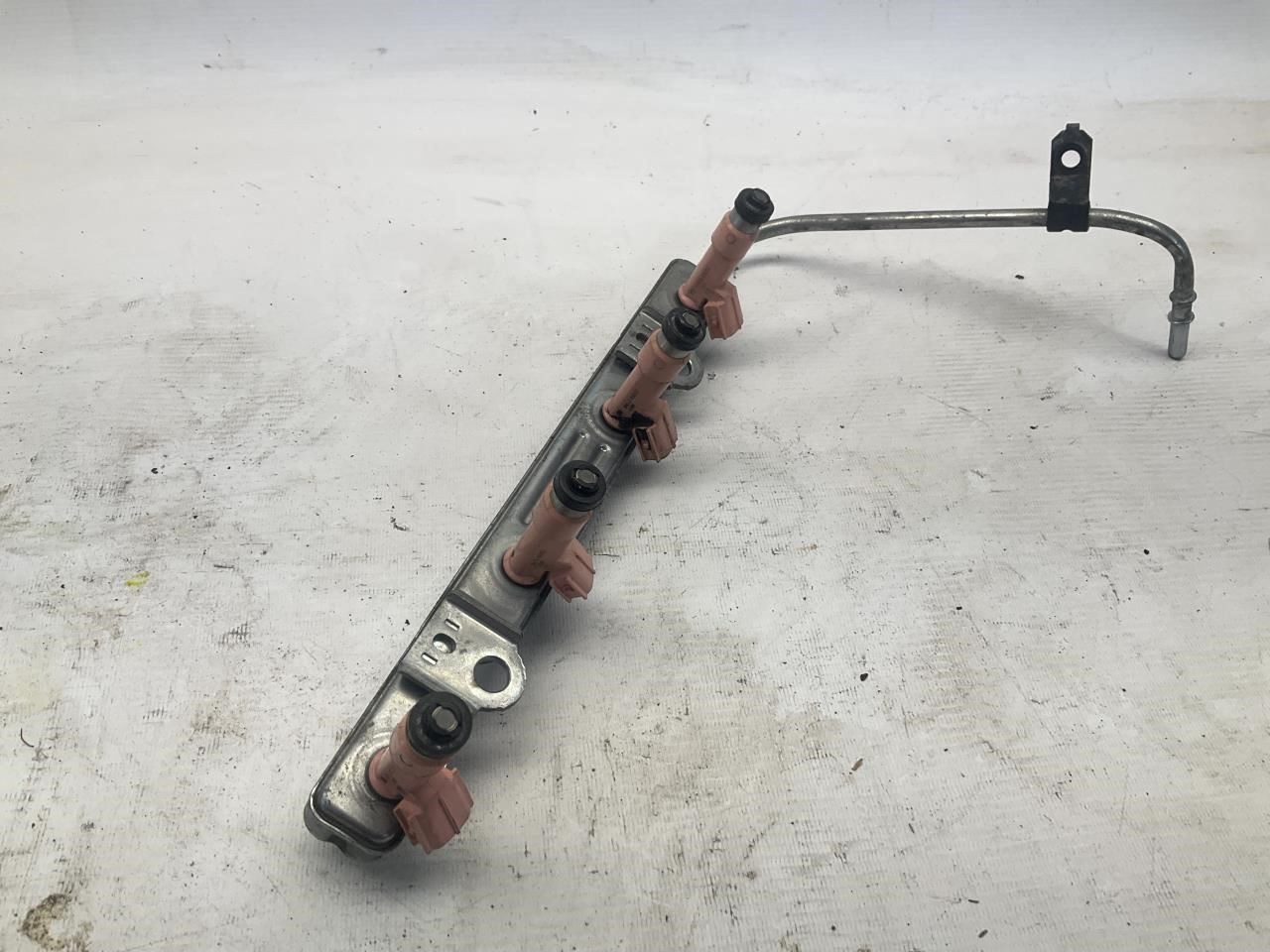 12-19 Toyota Prius C 1.5L Fuel Injector Rail w/ Fuel Injectors Vin B3 7 8 Dgt Q