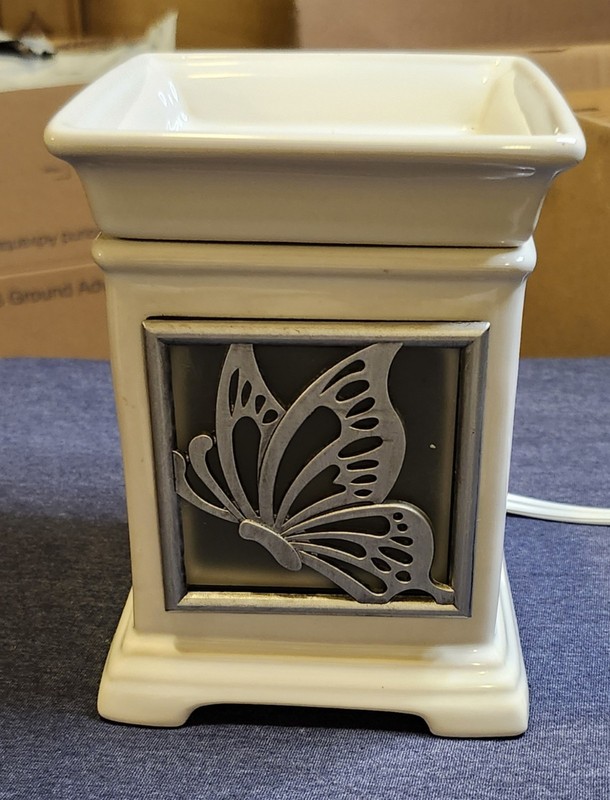 Scentsy Warmer With Removable Magnetic Frame Butterfly Design. Bulb Included