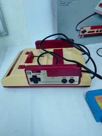Nintendo Famicom HVC-001 Console 3 Games Box AC Adapter Set Good