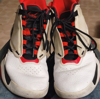 Jordan Max Aura 4 White/University Red/Black Mid Top Lace Up Leather DN3687-106