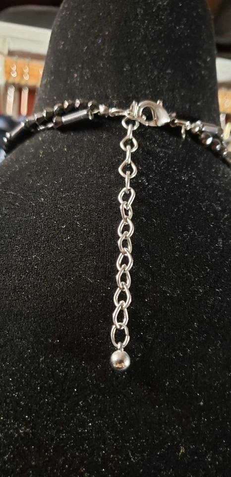 Collar Chico's 17" Largo Cuentas Negro, Hematita, Cuentas Irredecentes, Ajustable Foto 3 de 3