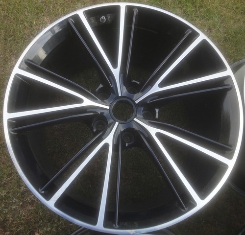 UBC: Set 4 cerchi in lega leggeri originali Aston Martin Vanquish 20" NERI - Foto 2 di 15