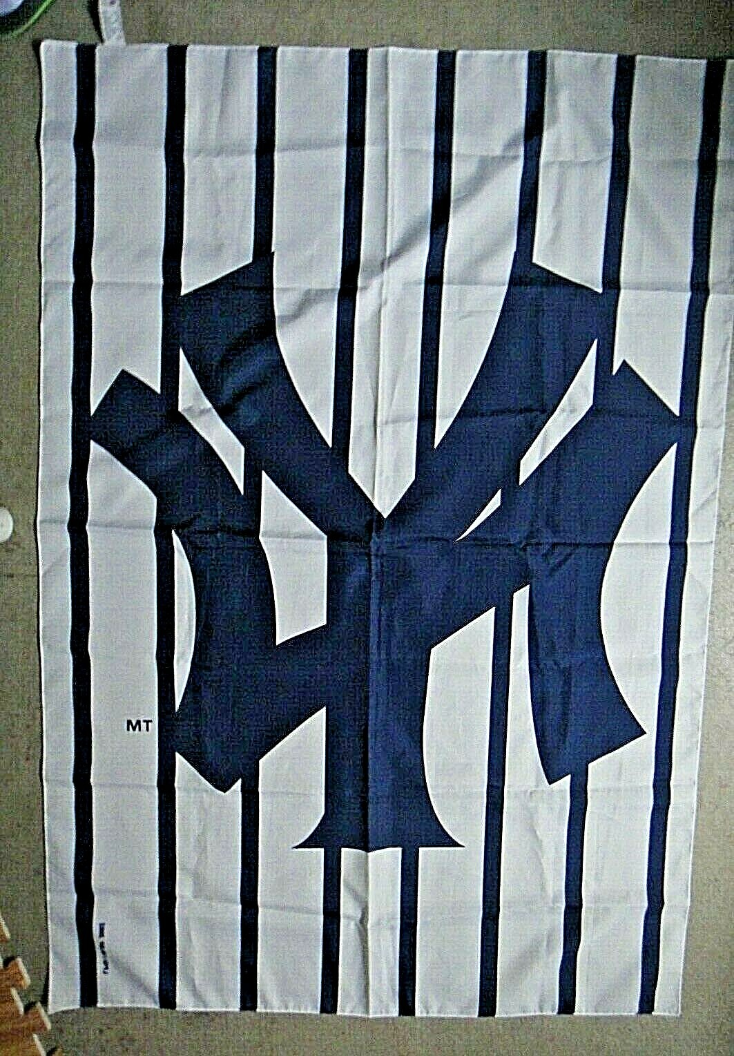 New York Yankees Polyester 29" x 42" Banner (LPGI 2002) New