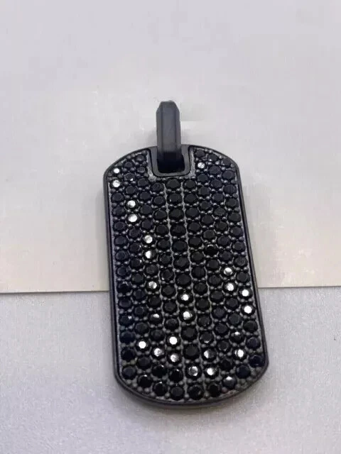 Colgante redondo de diamantes negros creado en laboratorio de 3 quilates con etiqueta de perro chapado en oro negro de 14 quilates plateado Foto 2 de 4