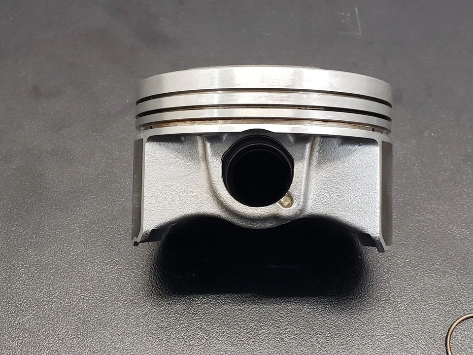 Pistón Acura TSX K24Z3 2009-2014 OEM 13010-RL5-A00 Foto 3 de 4