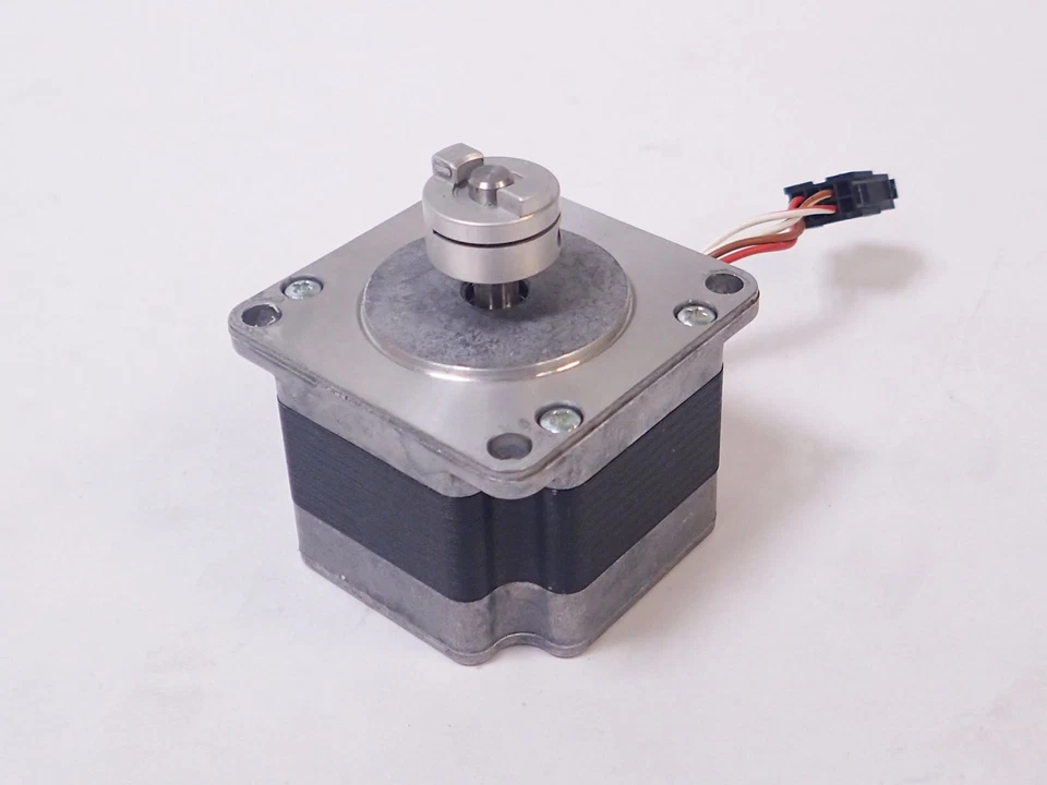 ASTROSYN L701-1 STEPPER MOTOR, 2.1 VOLTS 2.1 AMPS 1.0 OHMS 1.8 DEG - Image 2 of 4