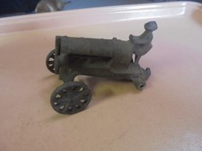 Vintage Arcade 265 Cast Iron Allis Chalmers Tractor 4.5 inches long