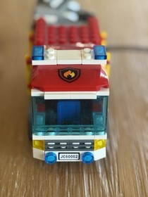 LEGO: City: Fire Truck 60002 (complete brick set with minifigures) pre-owned