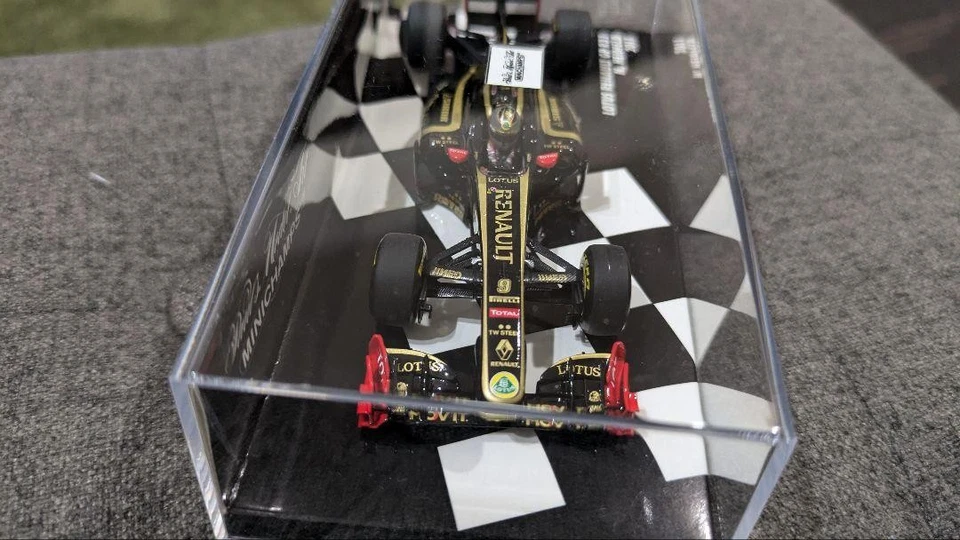 Modellino auto Minichamps Lotus Renault R31 2011 Nick Heidfeld scala 1/43 - Immagine 3 di 4