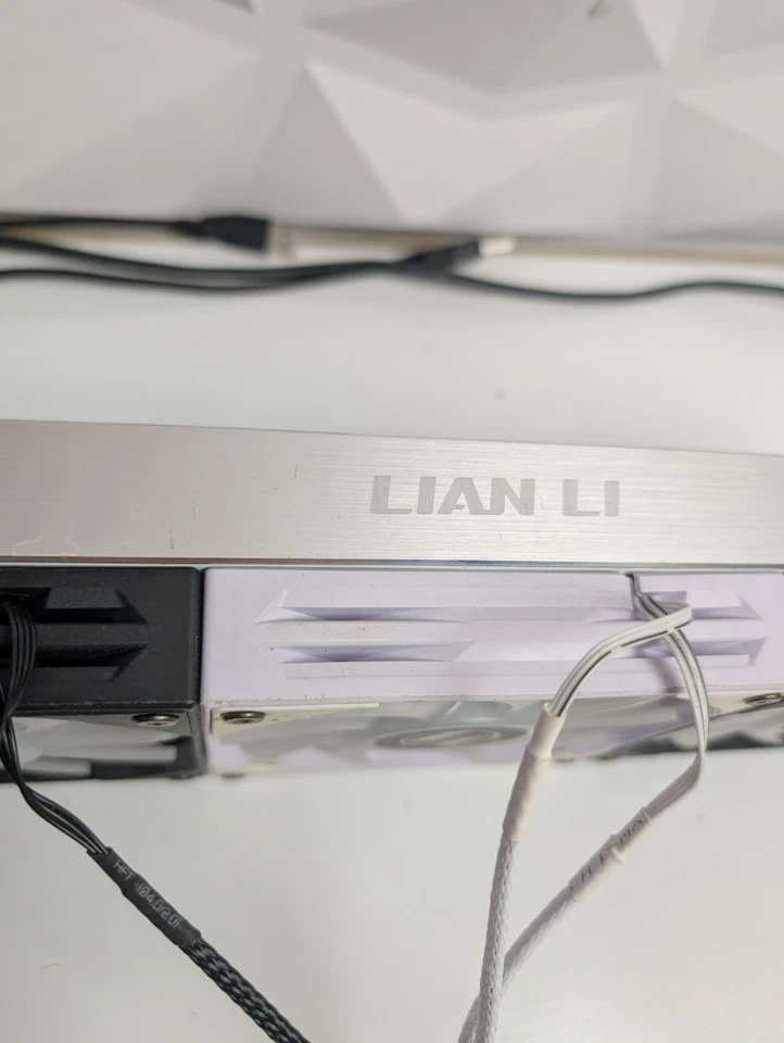 Lian Li Galahad 360mm ARGB AiO CPU Cooler - White - with White and Black fans - image 3 of 4