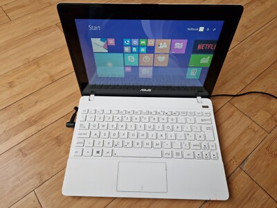 ASUS X102B ASUS 500GB, AMD A4-1200 1,0GHz, 4GB Touchscreen - LESEN