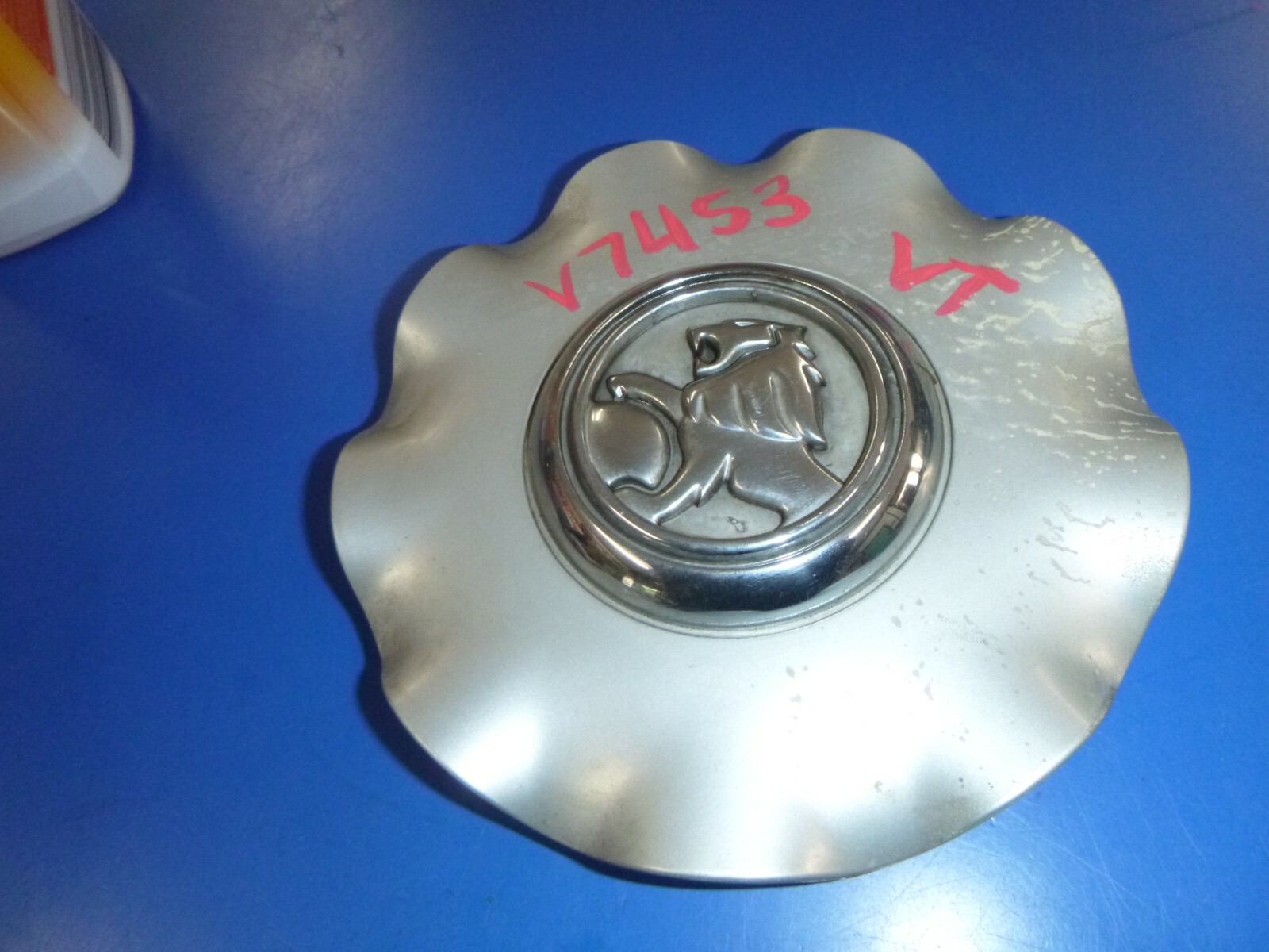HOLDEN VT COMMODORE MAG WHEEL CENTRE CAPS (3 AVAILABLE) (STOCK NUMBER