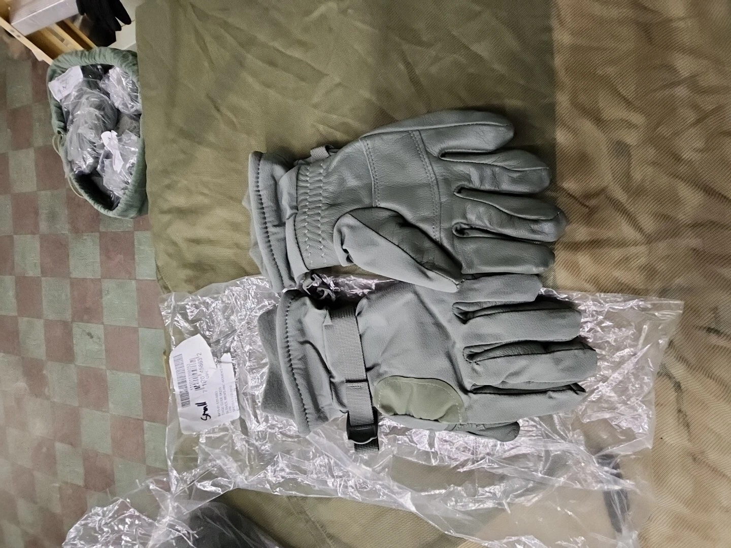 Men's Women's Intermediate Cold/Wet Weather Gloves LARGE -8415-01-539-8179 -New