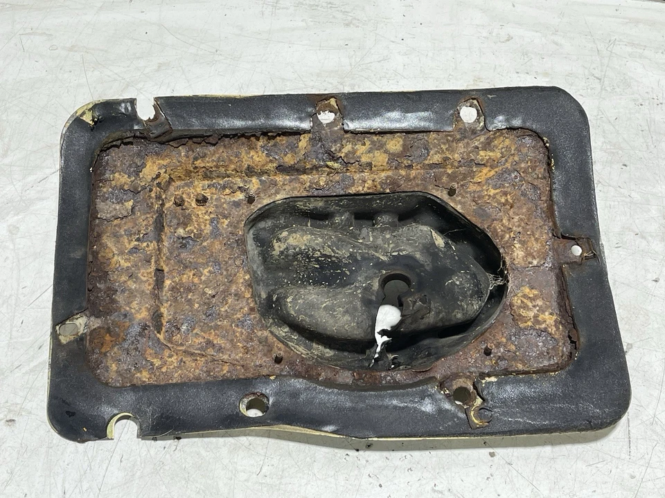 Крышка туннеля для багажника и напольного поддона с ручной внутренней передачей 03–04 Jeep TJ Wrangler 4.0 - Изображение 4 из 4