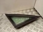 Vitre d'aération avant