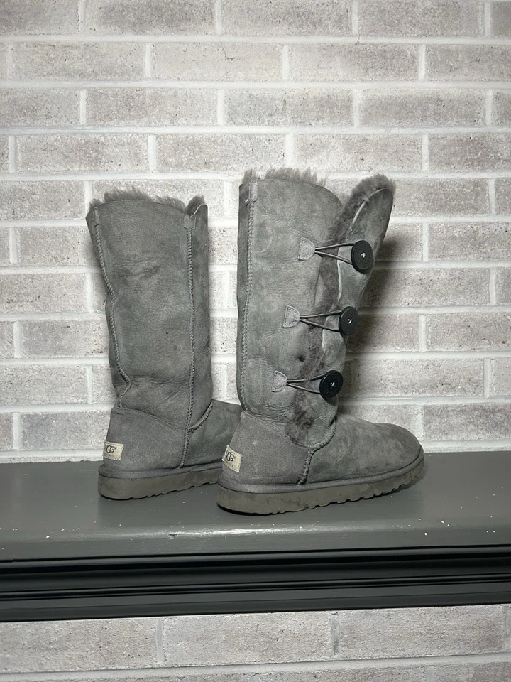 UGG Australia Bailey Button Triplet Grey Boots Women Size 9 - Image 4 of 4