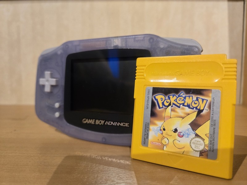 Nintendo Gameboy Advance & Genuine Pokemon Yellow Game. Same Day Postage 💯